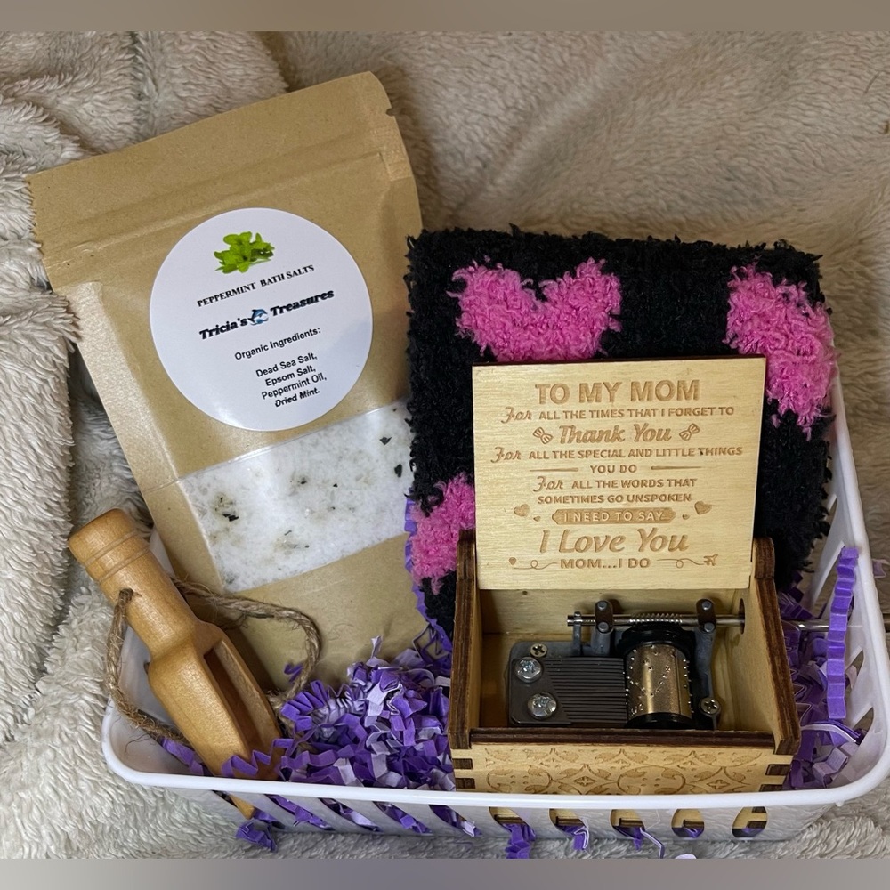 Mom Handcrafted gift basket